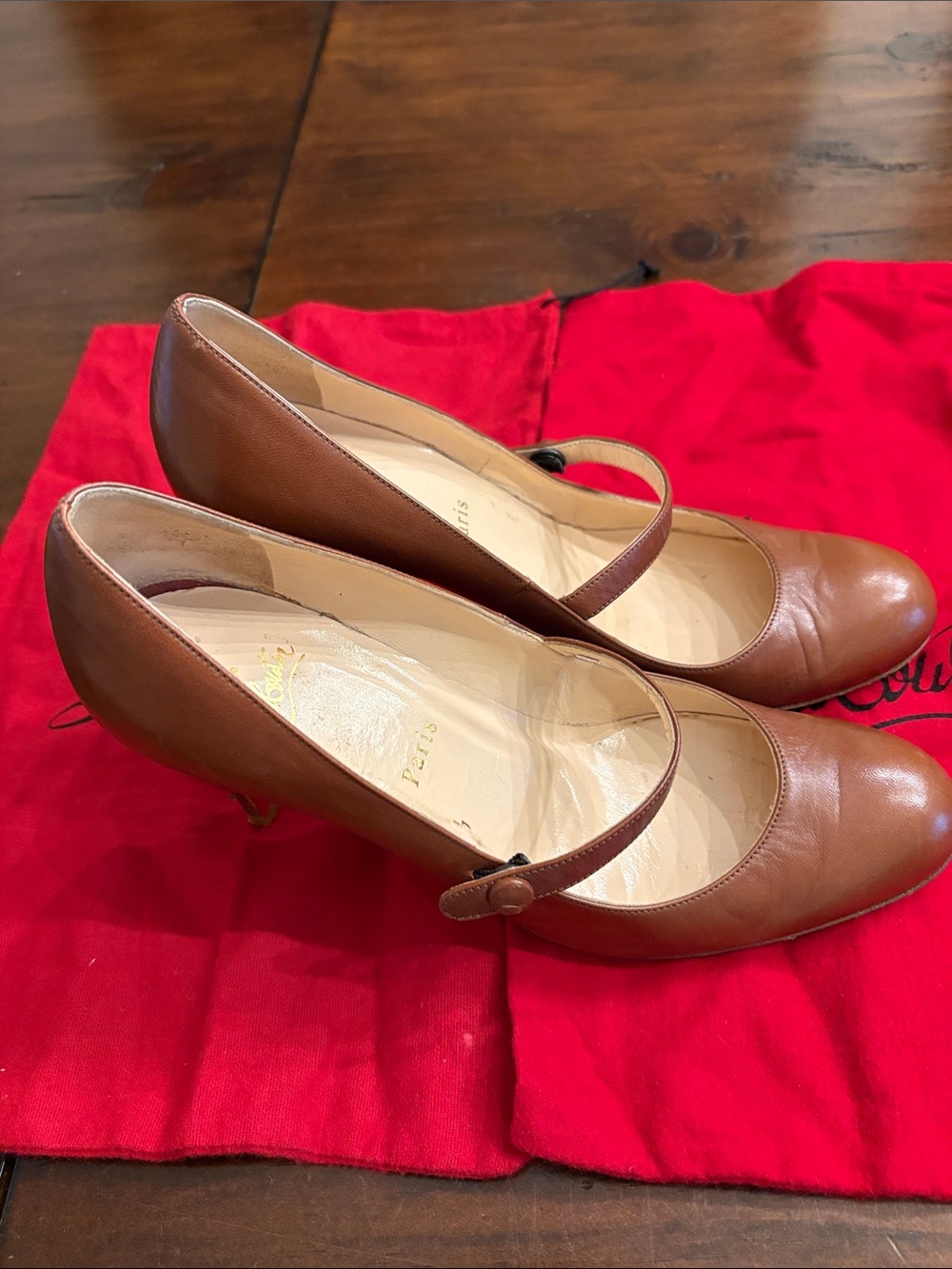 Christian Louboutin Women’s Tan Mary Jane Heels in size 39….GUC US 9 Paris